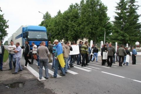Опозиція перекрила автотрасу Львів-Рава-Руська поблизу села Гряда