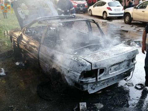 У Львові згоріла автівка Ford Eskord