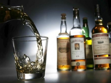 Податкова виявила на Львівщині 91 порушення у сфері торгівлі алкоголем та тютюном