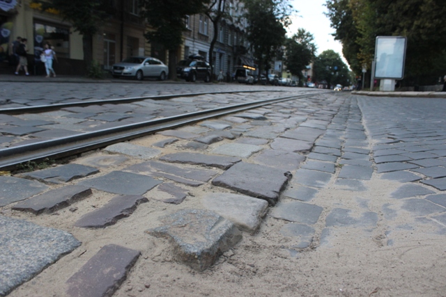 Львів'яни виступають проти демонтажу бруківки із вулиць Львова