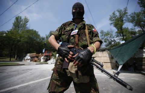 На Луганщині терористи знову обстріляли машину з біженцями, з яких троє загинули, – РНБО
