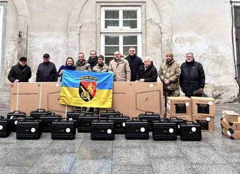 Львівська громада передала на передову військове обладнання на вісім мільйонів гривень