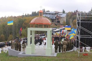 Меморіал на честь захисників Карпатської України на Верецькому перевалі (фото: Фб Олександра Ганущина)