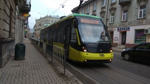 Львів'яни вимагають продовжити графік руху трамваю №8