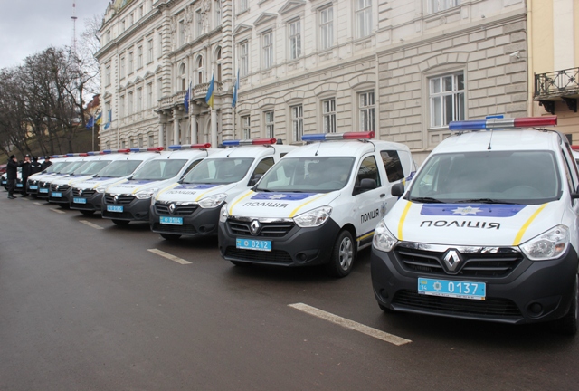 На травневі свята порядок на Львівщині забезпечуватимуть 3700 поліцейських