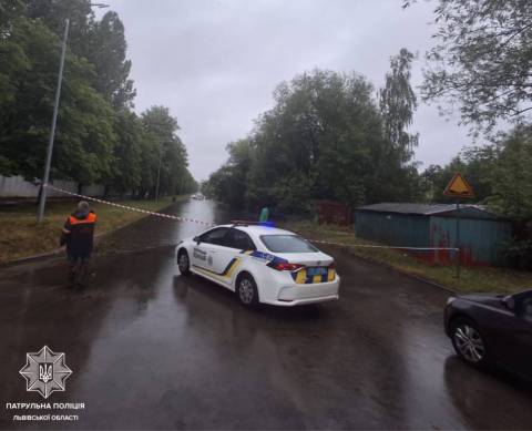 У Львові та області через зливи затопило дороги