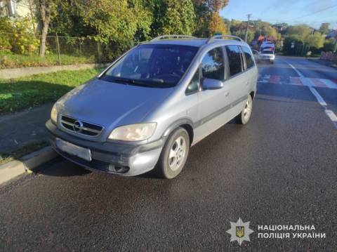 На Львівщині водій Opel Zafira збив людину на пішохідному переході