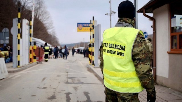 На польському кордоні вантажівки очікують майже 10 годин на в'їзд в Україну