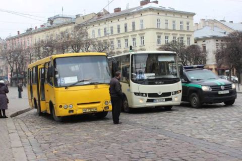 На дороги Львова виїхали 496 маршруток, – міська рада