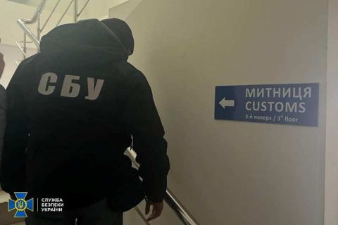 Посадовці Львівської митниці блокували експорт українського зерна