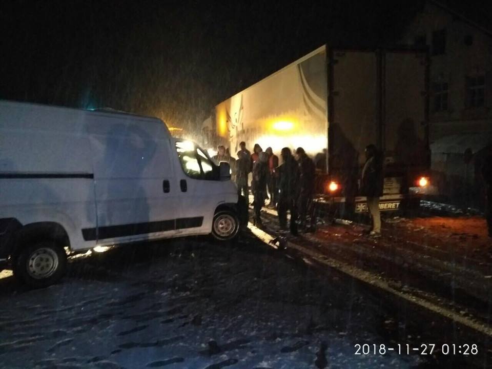 На Сколівщині вантажівка потрапила у ДТП: є постраждалі
