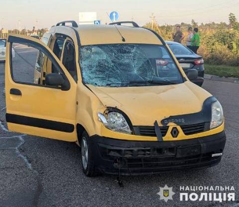 На трасі Київ – Чоп водій Renault Kangoo на смерть збив пішохода