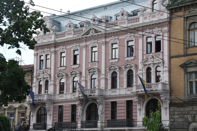 Львівські готелі зобов'язали встановити системи роздільного сортування сміття