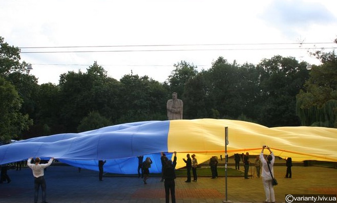 Сьогодні в Україні відзначають День державного прапора