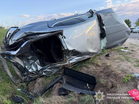 На Яворівщині перекинувся легковик: постраждали двоє дітей