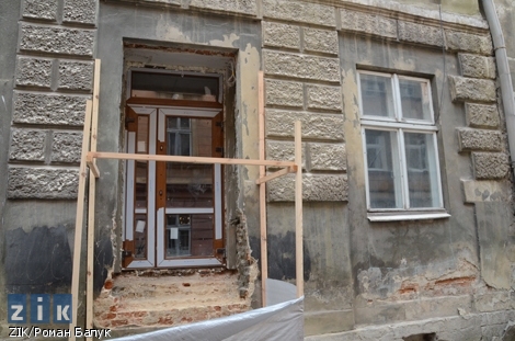 Суд зобов'язав повернути фасад на Вірменській, 30 до попереднього стану