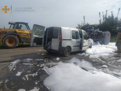 На Стрийщині у ДТП з вантажівкою постраждали водій і пасажирка Renault Kangоo