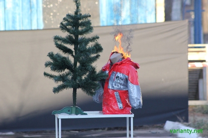 Рятувальники Львова піротехнили йолку