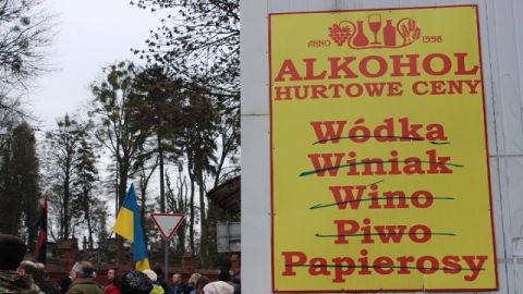 Садовий наказав демонтувати у Львові рекламні вивіски зі словом "алкоголь"