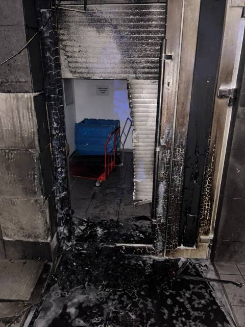 Поліція затримала зловмисника, який підпалив двері пошти на Сихові