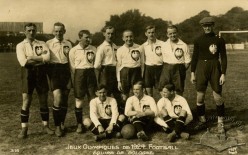 Виставку "Історія львівського футболу" відкрили у Львівському музеї книги