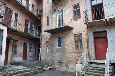 У Львові облаштовують подвір'я на вулиці Кривоноса