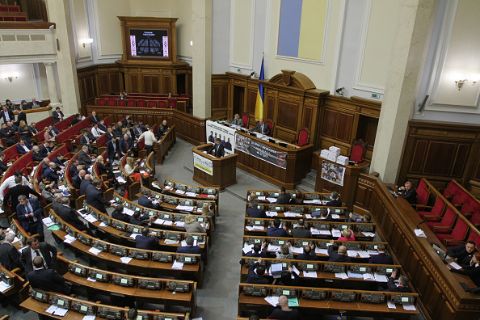 Вісім львівських нардепів обходяться без грошей на готелі у Києві