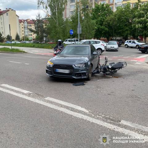 У Львові в ДТП з Audi A4 постраждав мотоцикліст