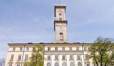 Вежу львівської ратуші відреставрують до середини жовтня
