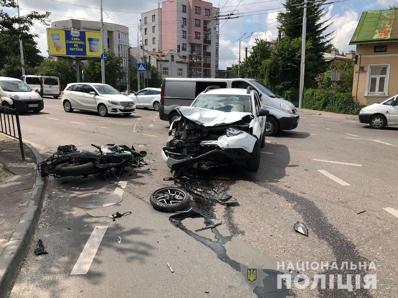 У Львові в ДТП з автівкою постраждав мотоцикліст