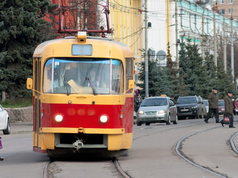 Водій трамвая у Львові на смерть збив жінку