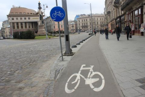 На вулиці Пластовій облаштують нові велодоріжки