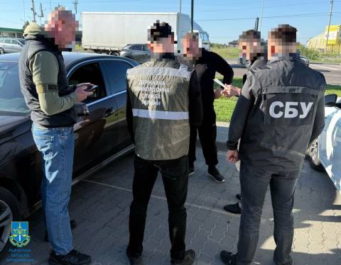 Благодійний фонд на Львівщині організував схему ввезення авто під виглядом гуманітарки