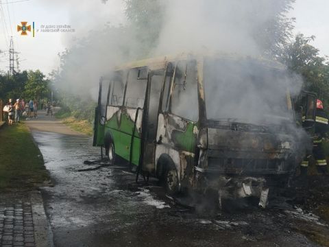 У Стрию згоріла маршрутка сполученням Стрий – Нежухів