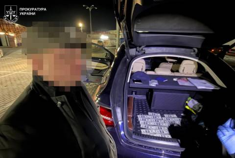 Директора лікарні на Стрийщині викрили на хабарі за роботу з бронюванням