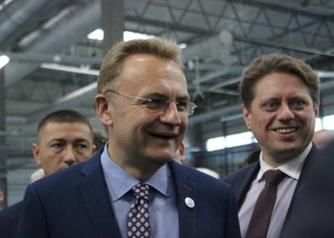 Садовий продовжує нарікати сміттям на Порошенка