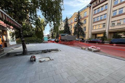 На Чупринки ремонтують пішохідну зону та облаштують безбар'єрні входи до закладів