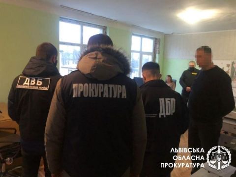 Директора комунального підприємства Пустомитівської ОТГ затримали на хабарі у 15 тисяч доларів