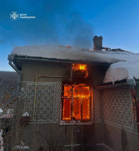 На Золочівщині через пожежу постраждав власник будинку