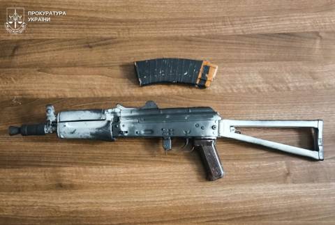 Львів'янин намагався продати бойовий автомат неподалік Шувару