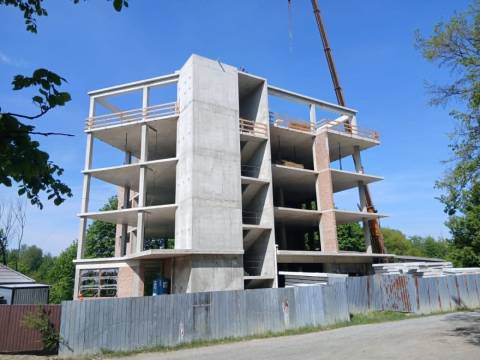 У Львові демонтували зайвий поверх у будівлі на Єрошенка