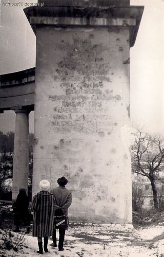 Цвинтар орлят на початку 70-х XX ст. (фото: dobroni.pl)