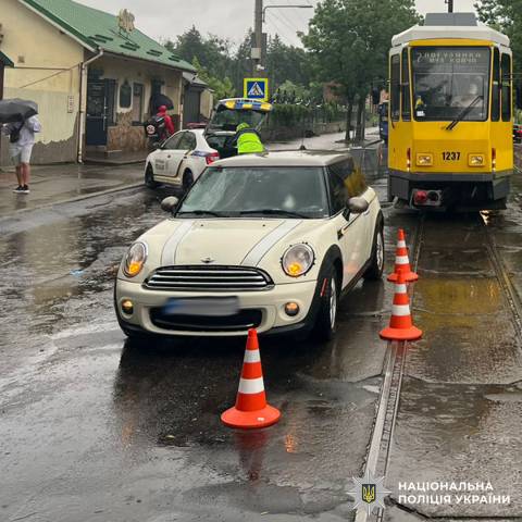 У Львові в ДТП постраждали жінка з дитиною
