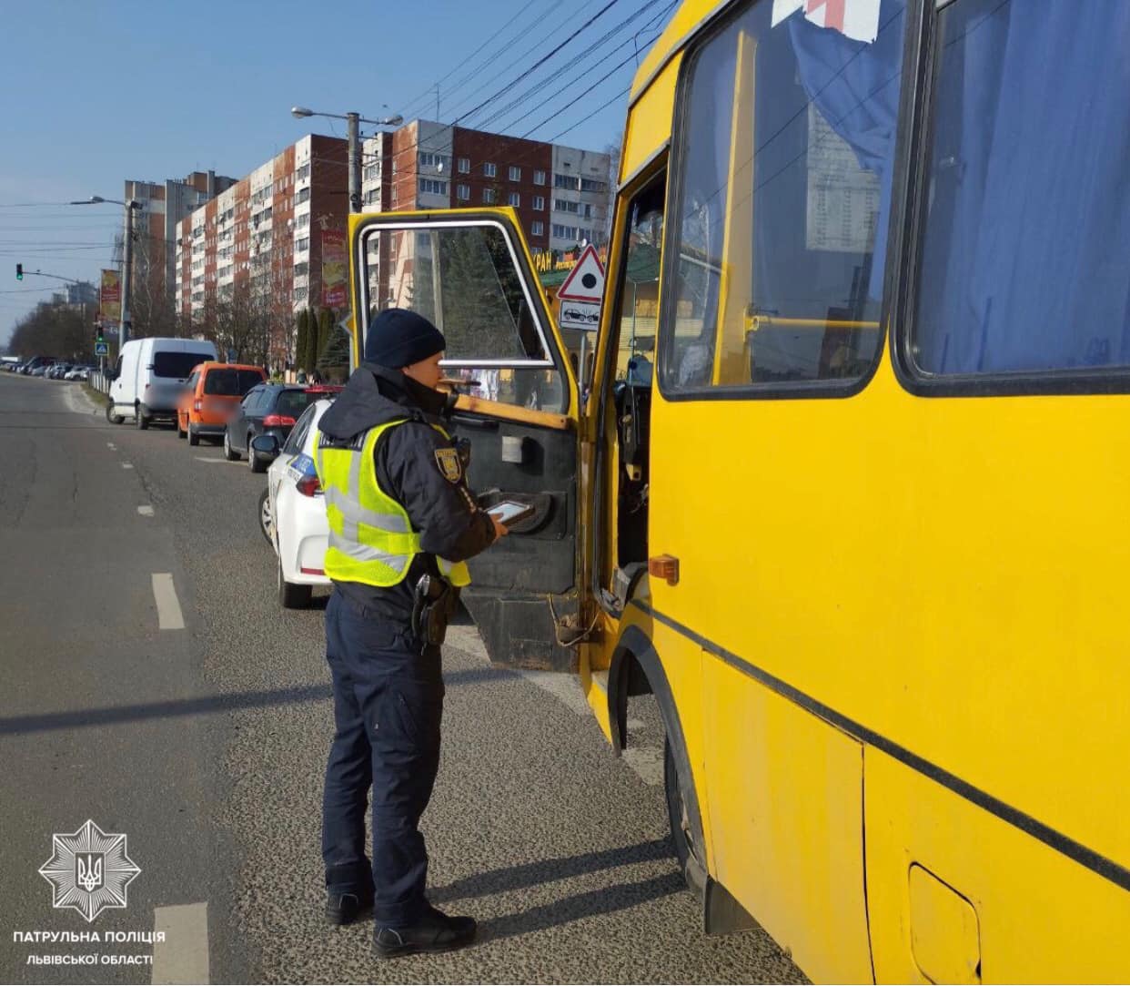 За тиждень патрульні виявили понад 300 порушень у водіїв маршруток