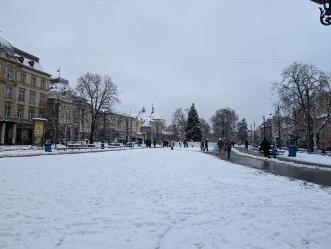 Російські окупанти випустили по Україні понад 110 ракет та безпілотників