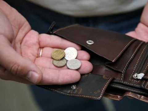 Уряд обіцяє у травні проіндексувати мінімальну зарплату і пенсію