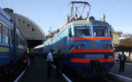 Пасажирський поїзд Москва - Львів насмерть збив працівника залізниці