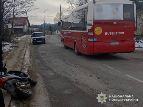У Бориславі в ДТП з автобусом постраждав підліток на мопеді