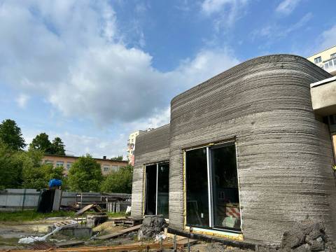 У Львові завершують фасадні роботи навчального комплексу на Варшавській