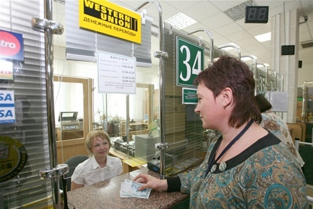 Заробітчани переслали в Україну 7,5 млрд доларів за рік